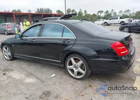 2012 Mercedes-Benz S 550 z USA, uszkodzony, nr VIN WDDNG7DB8CA440302